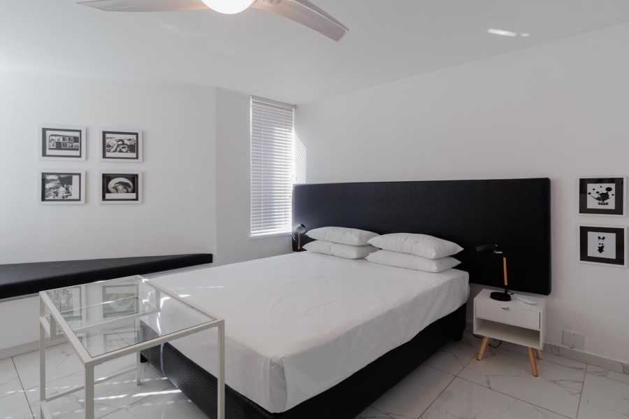 1 Bedroom Property for Sale in Sea Point Western Cape